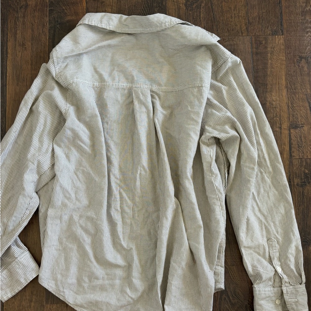 Women’s button down - Picture 2 of 3